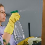 Lśniąca łazienka bez chemii: domowe receptury i triki, które naprawdę działają
