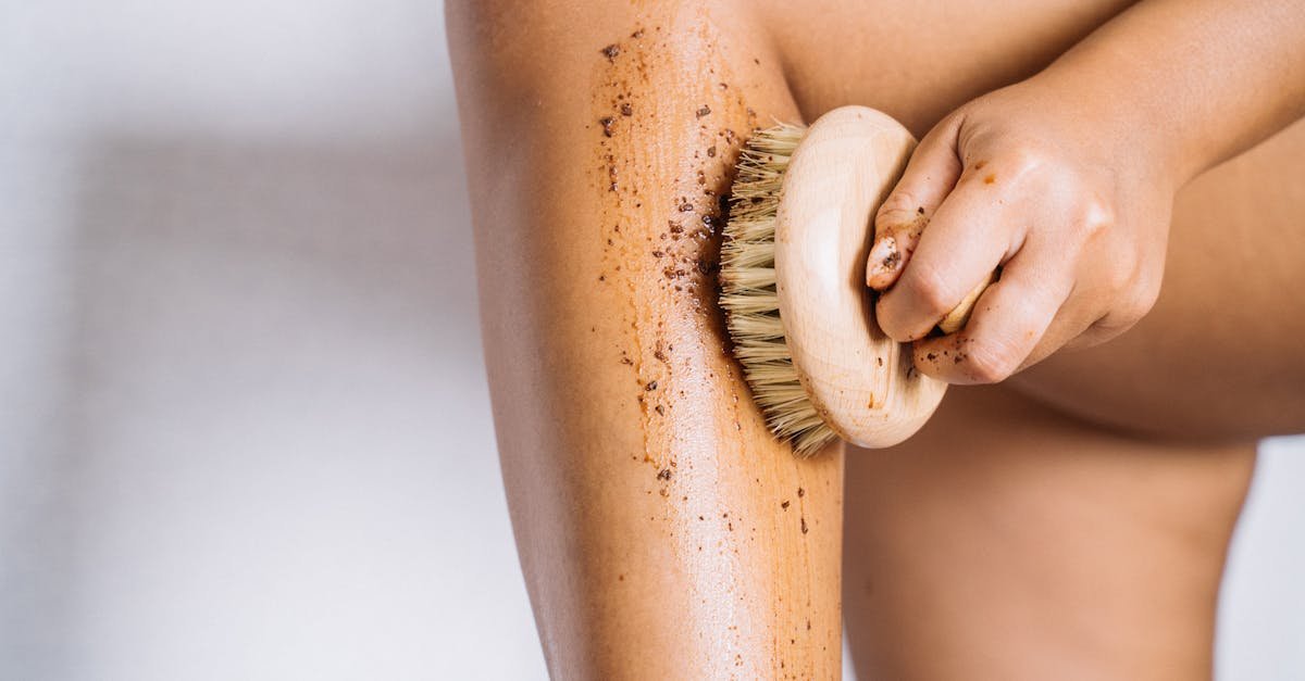 Gładka skóra w zgodzie z naturą: sprawdzone, domowe sposoby na cellulit